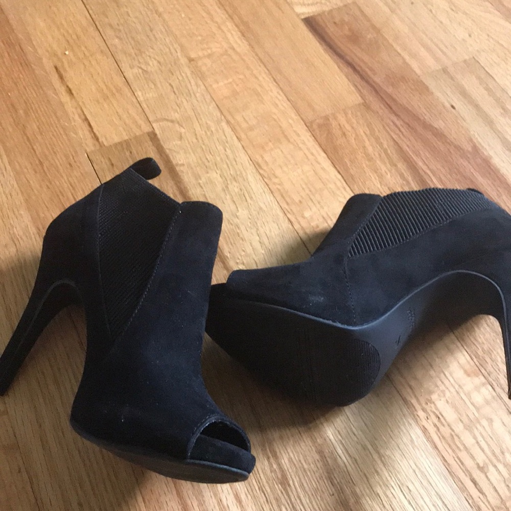 Simply Vera Wang  Open Toe Booties